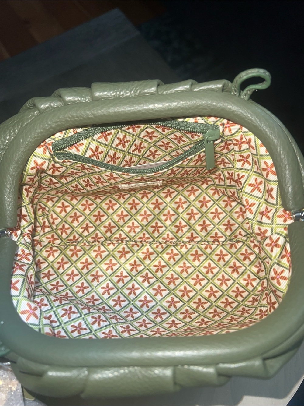 💚Vera Bradley Small Taber Crossbody Bag
Meadow Bouquet Bronze Green in Leather💚 - Picture 7 of 9